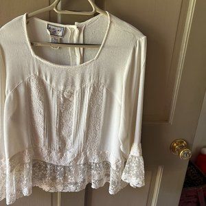 Dainty , lacey . ivory size LARGE April Cornell Blouse